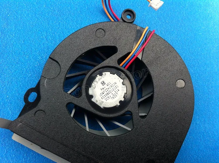 Новый вентилятор охлаждения ЦП для ноутбука Toshiba A305 L300 L300D L350 L355 A300 p / n : UDQFZZH19C1N
Новый вентилятор охлаждения ЦП для ноутбука Toshiba A305 L300 L300D L350 L355 A300 p / n : UDQFZZH19C1N