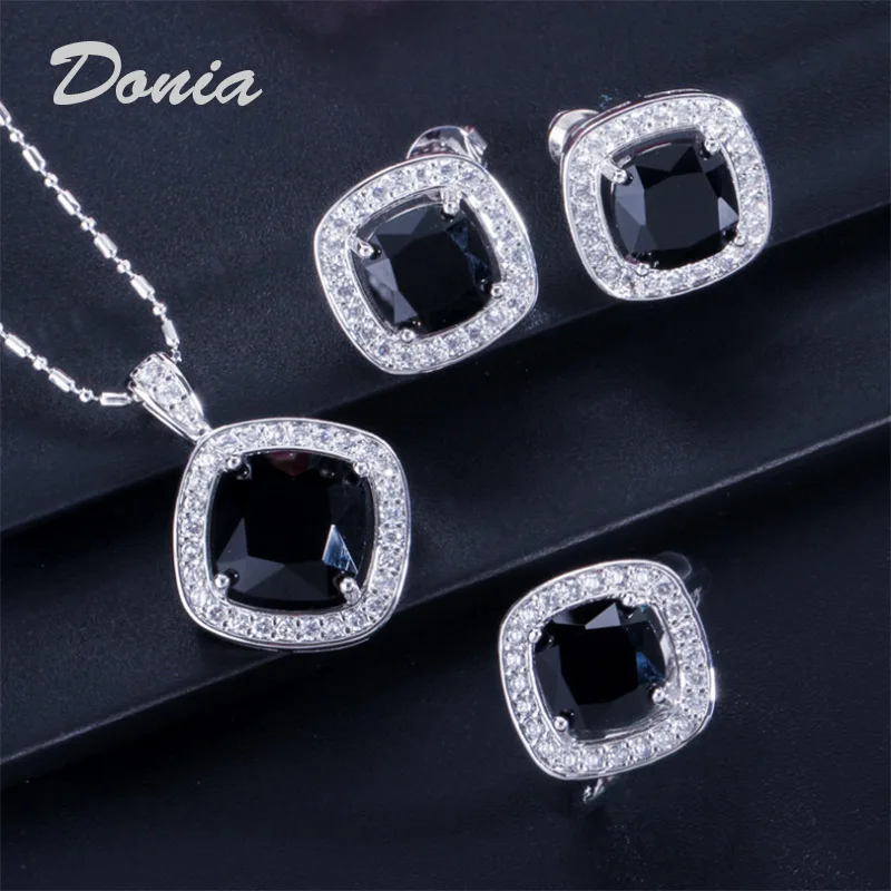 Donia jewelry Fashion boutique zircon earrings necklace ring three-piece wedding jewelry ladies banquet set decorations
Donia jewelry Fashion boutique zircon earrings necklace ring three-piece wedding jewelry ladies banquet set decorations
