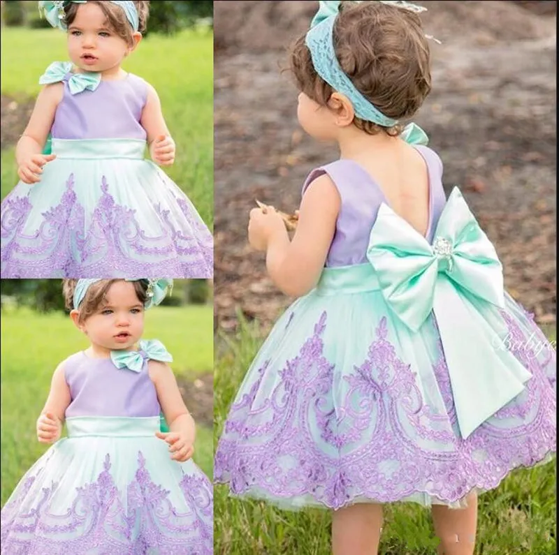 Lovely Baby Girls Birthday Party Gowns with Bows Lace Appliques Flower Girl Dress For Special Occasion Formal Wears
Lovely Baby Girls Birthday Party Gowns with Bows Lace Appliques Flower Girl Dress For Special Occasion Formal Wears