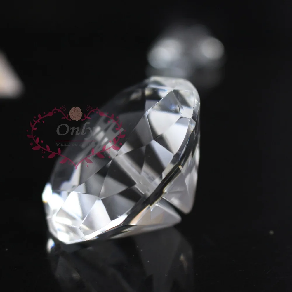 Free shipping 12 pcs/lot bling 40mm crystal glass diamond shape wedding table guest name card holder wedding party decoration
Free shipping 12 pcs/lot bling 40mm crystal glass diamond shape wedding table guest name card holder wedding party decoration