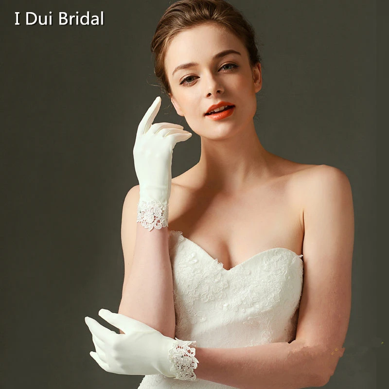 Matte Satin Bridal Gloves Short Lace Trim Ivory Wedding Bridal Accessory Wrist Length Wedding Glove
Matte Satin Bridal Gloves Short Lace Trim Ivory Wedding Bridal Accessory Wrist Length Wedding Glove