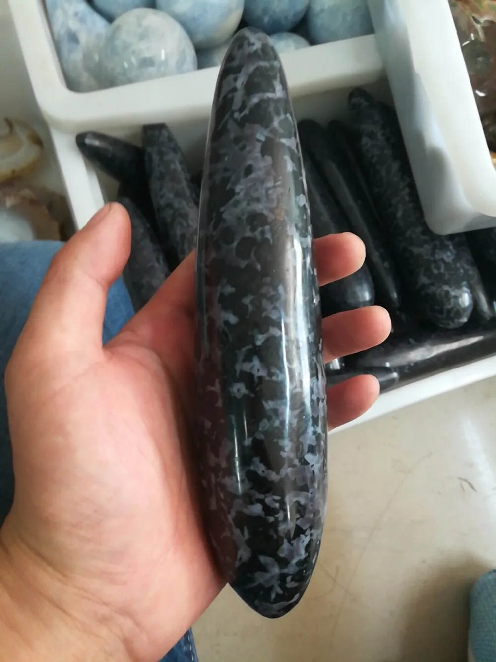 Natural crystal mineral water stone massage stick can massage the body to enhance the resistance
Natural crystal mineral water stone massage stick can massage the body to enhance the resistance