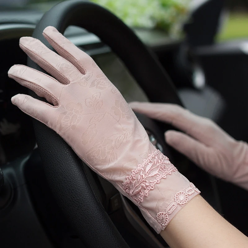 Ladies Short Gloves Girls Sun Screen Ice Silk Mittens Female Lace Bow Non-slip Touch Screen Mittens Luva Feminina B-8333
Ladies Short Gloves Girls Sun Screen Ice Silk Mittens Female Lace Bow Non-slip Touch Screen Mittens Luva Feminina B-8333