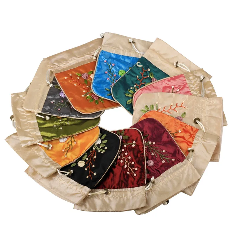 Wholesale 20PCS Large ribbon embroidery by hand draw bag bag technique national wind Jewelry bag
Wholesale 20PCS Large ribbon embroidery by hand draw bag bag technique national wind Jewelry bag