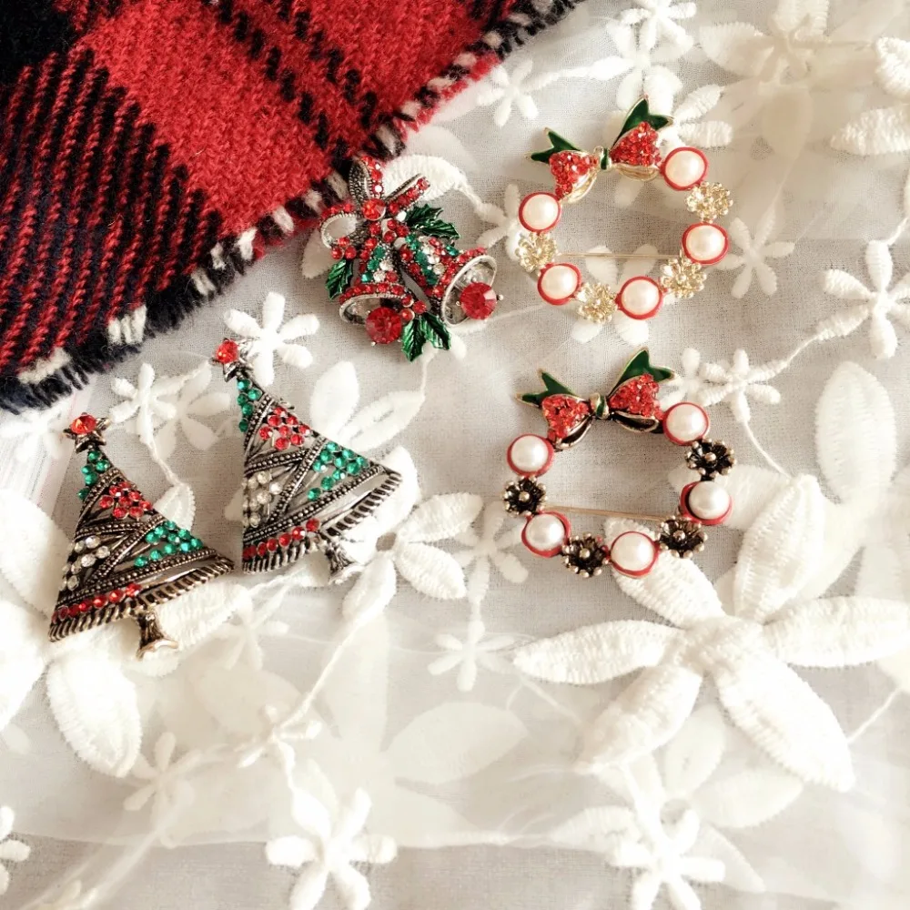 Lvytide Brooches and pins Red green imitation pearl rhinestone christmas tree flower hoop bells brooches Holiday gifts | Украшения и
