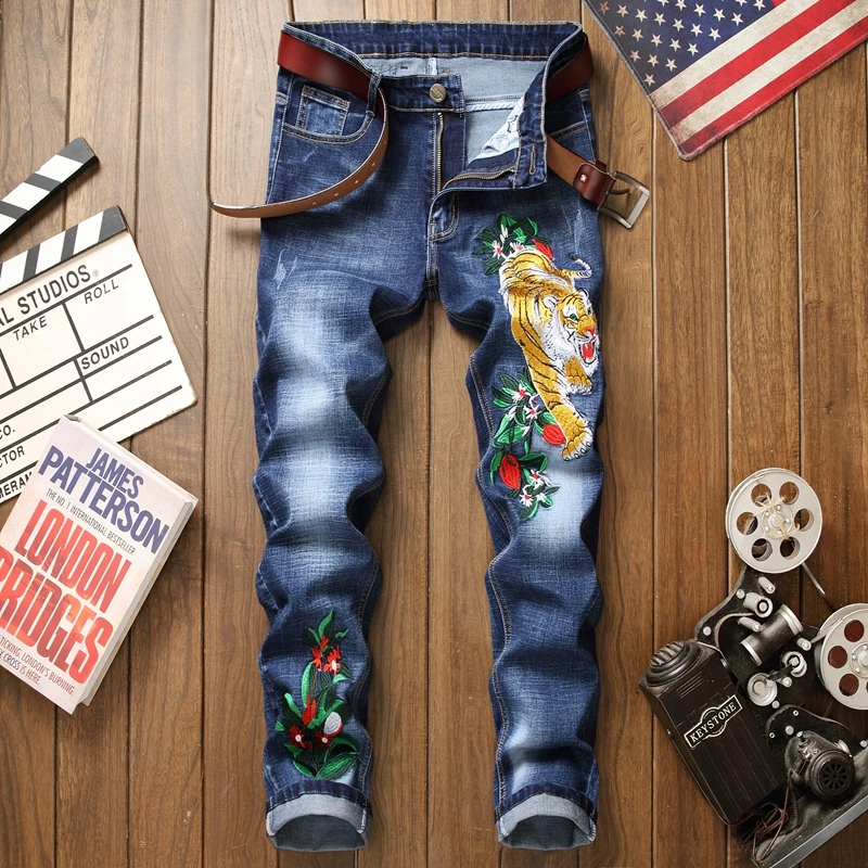 Jeans men blue cotton 3d embroidery ripped floral new homme denim trousers distressed plus size 29-38 straight male pants jeans
Jeans men blue cotton 3d embroidery ripped floral new homme denim trousers distressed plus size 29-38 straight male pants jeans
