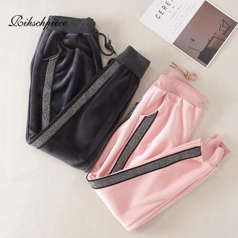 Rihschpiece Winter Side Stripe Pants Women Velvet High Waist Harem Pant Warm Elastic Loose Fleece Sweatpants Trousers RZF1551
Rihschpiece Winter Side Stripe Pants Women Velvet High Waist Harem Pant Warm Elastic Loose Fleece Sweatpants Trousers RZF1551