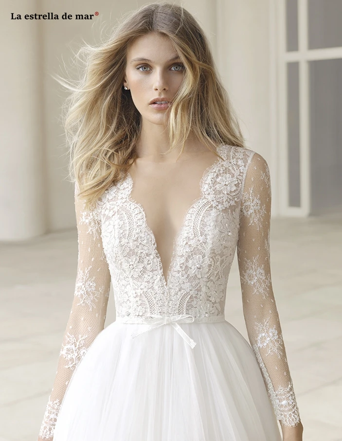 Vestidos de novia corte princesa new sexy V neck lace gauze long sleeve A Line ivory boho wedding dress trailing abiti sposa
Vestidos de novia corte princesa new sexy V neck lace gauze long sleeve A Line ivory boho wedding dress trailing abiti sposa