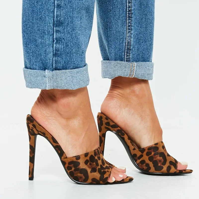 JINJOE Women Leopard High Heels Mules Pointed Toe Sexy pumps Women Slides Female Thin High Heels Female Outdoor Slippers
JINJOE Women Leopard High Heels Mules Pointed Toe Sexy pumps Women Slides Female Thin High Heels Female Outdoor Slippers