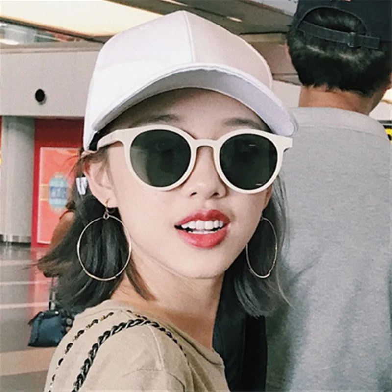 2018 New Beige Frame Round Shape Sunglasses for Women Cat Eye Sun glasses uv400 Luxury shades Gradient mirror eyewear
2018 New Beige Frame Round Shape Sunglasses for Women Cat Eye Sun glasses uv400 Luxury shades Gradient mirror eyewear