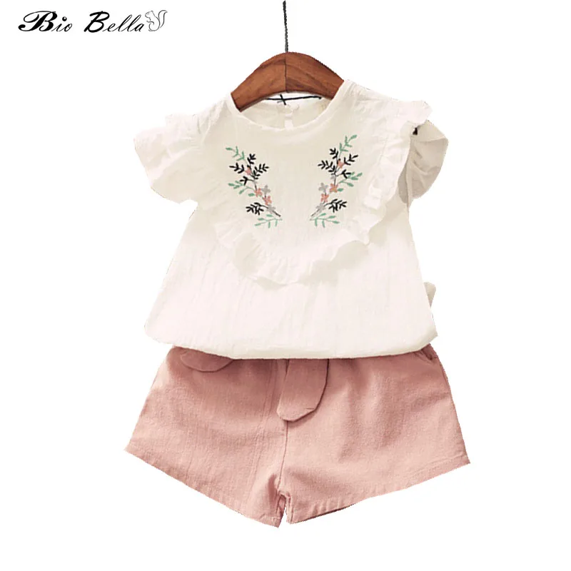 New Summer Girls Clothes Set Flower Embrioderied Ruffles Sleeveless T-shirt+Belt Decor Shorts 2pcs Clothing Sets 2-6Y
New Summer Girls Clothes Set Flower Embrioderied Ruffles Sleeveless T-shirt+Belt Decor Shorts 2pcs Clothing Sets 2-6Y