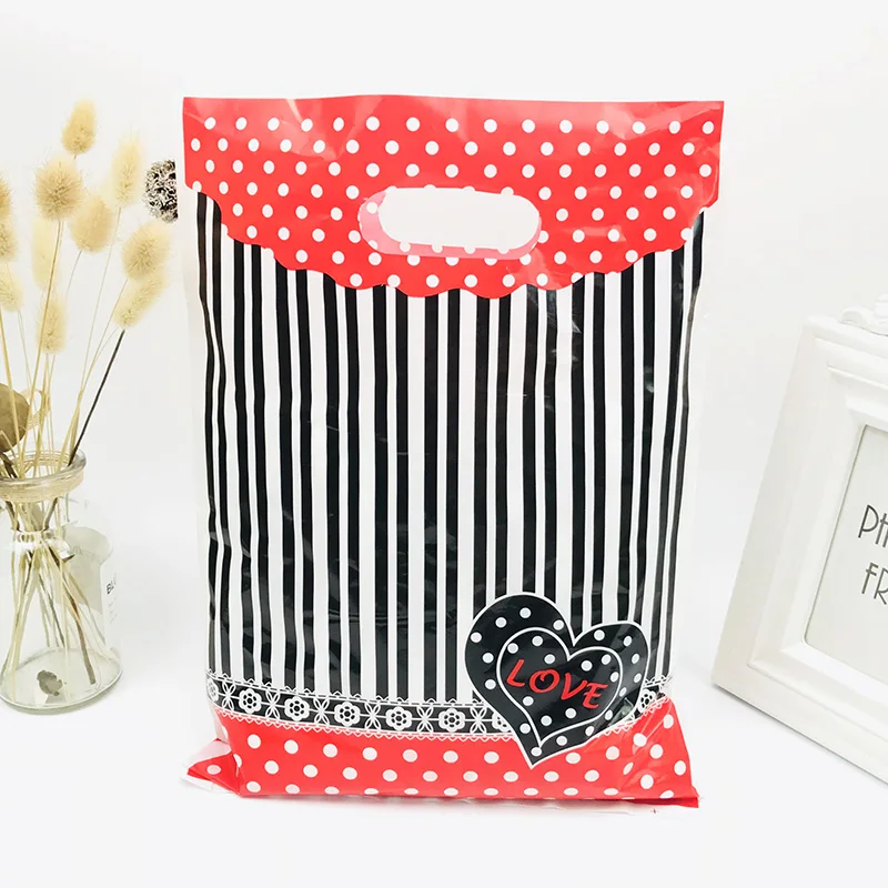 50pcs Black Stripe Red White Dot Plastic Gift Bag 25x35cm Clothes Jewelry Packaging Bag Big Plastic Shopping Bags With Handle
50pcs Black Stripe Red White Dot Plastic Gift Bag 25x35cm Clothes Jewelry Packaging Bag Big Plastic Shopping Bags With Handle