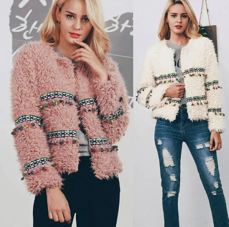 Модное женское пальто смешанных цветов из искусственного меха, осень и зима, новинка 2019, популярное Европейское и американское пальто
Модное женское пальто смешанных цветов из искусственного меха, осень и зима, новинка 2019, популярное Европейское и американское пальто