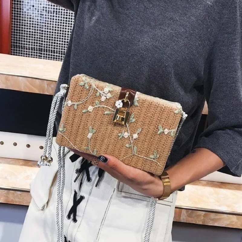 Vintage woman straw Flap bag ladies small shoulder bags Summer Lace Embroidery Flower beach Purse crossbody bags for women
Vintage woman straw Flap bag ladies small shoulder bags Summer Lace Embroidery Flower beach Purse crossbody bags for women
