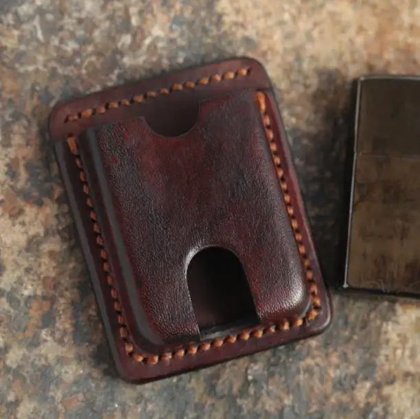 Top Vintage 100% real leather cigarette pack Disposable lighter bag Flip wallet cigar case cigarette cover match 90% lighter
Top Vintage 100% real leather cigarette pack Disposable lighter bag Flip wallet cigar case cigarette cover match 90% lighter