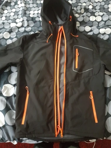 Nice New Softshell Jacket Men Windstopper Waterproof Slim Jackets Thick Winter Coats For Trekking With Hat Y2212
Nice New Softshell Jacket Men Windstopper Waterproof Slim Jackets Thick Winter Coats For Trekking With Hat Y2212