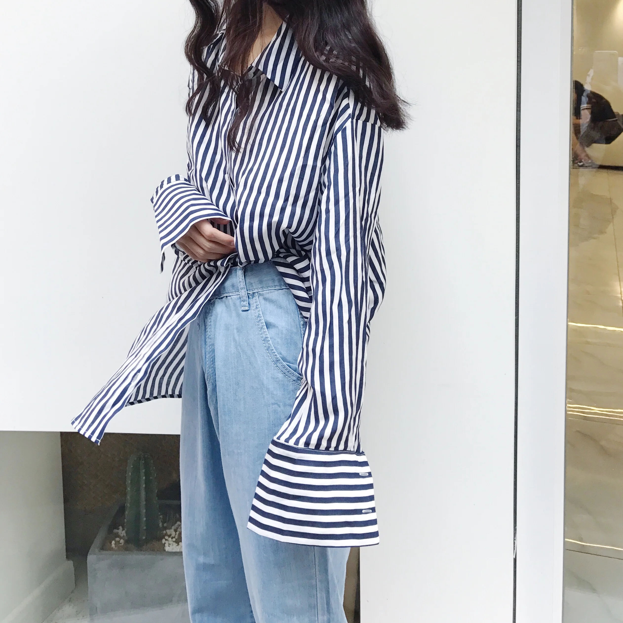 off shoulder Spring Women's Clothing Korean version Chic Striped Blouses sexy Slash neck strapless long sleeve hipster Shirts
off shoulder Spring Women's Clothing Korean version Chic Striped Blouses sexy Slash neck strapless long sleeve hipster Shirts