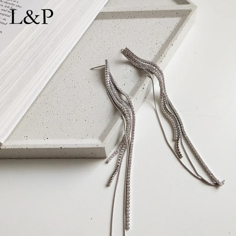 2019 New Fashion Long Tassels Stud Earrings For Lady Real 925 Sterling Silver Full Zircon Earrings For Wedding Party Jewelry
2019 New Fashion Long Tassels Stud Earrings For Lady Real 925 Sterling Silver Full Zircon Earrings For Wedding Party Jewelry