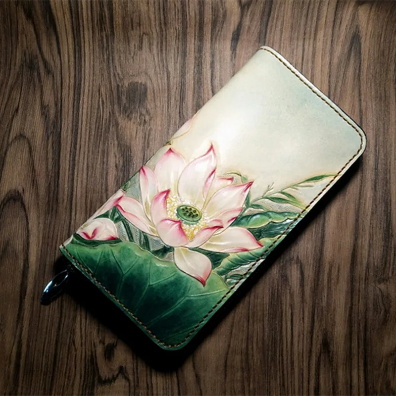 Chinese style Handmade Women Wallets Carving Lotus Zipper Bag Purses Ladies Clutch Vegetable Tanned Leather Wallet New Year Gift
Chinese style Handmade Women Wallets Carving Lotus Zipper Bag Purses Ladies Clutch Vegetable Tanned Leather Wallet New Year Gift