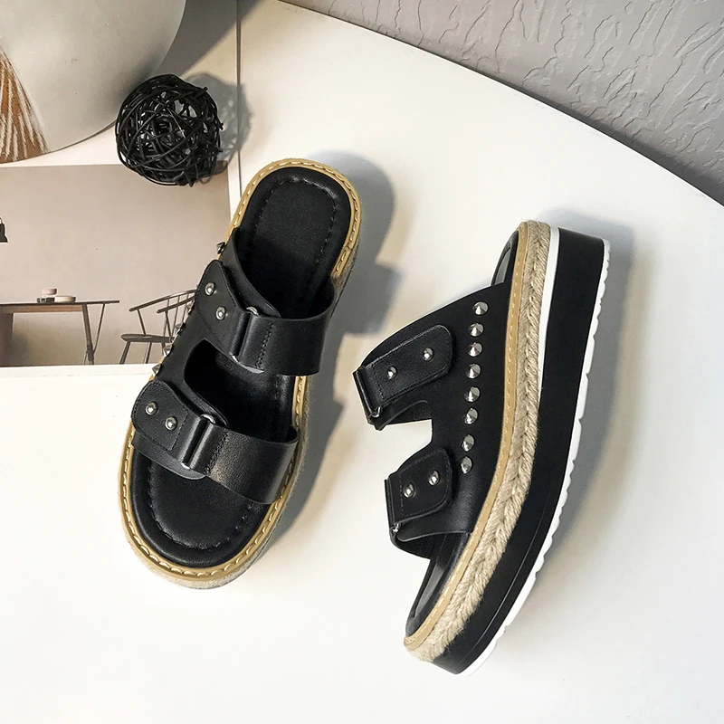 Women's genuine leather platform flats sandals open toe summer leisure punk sandalias comfortable rivet high quality shoes women
Women's genuine leather platform flats sandals open toe summer leisure punk sandalias comfortable rivet high quality shoes women