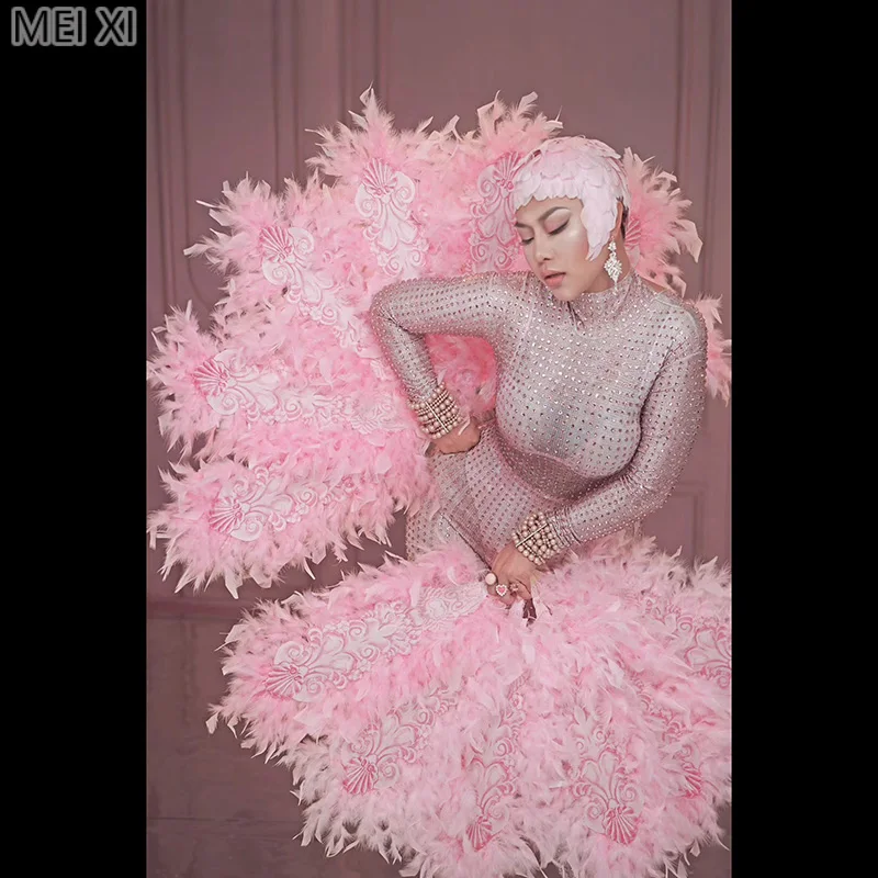 Sparkly pale pink full-body rhinestone jumpsuit party nightclub bar concert DJ singer/dancer costume
Sparkly pale pink full-body rhinestone jumpsuit party nightclub bar concert DJ singer/dancer costume