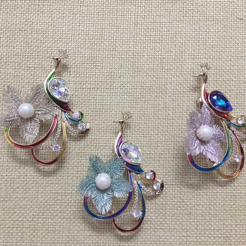 Donia jewelry Metal Copper Cubic Zircon Peacock Brooch Jewelry Men's Couples Gifts Fashion Ostrich Turban Pins Hats Jewelry
Donia jewelry Metal Copper Cubic Zircon Peacock Brooch Jewelry Men's Couples Gifts Fashion Ostrich Turban Pins Hats Jewelry