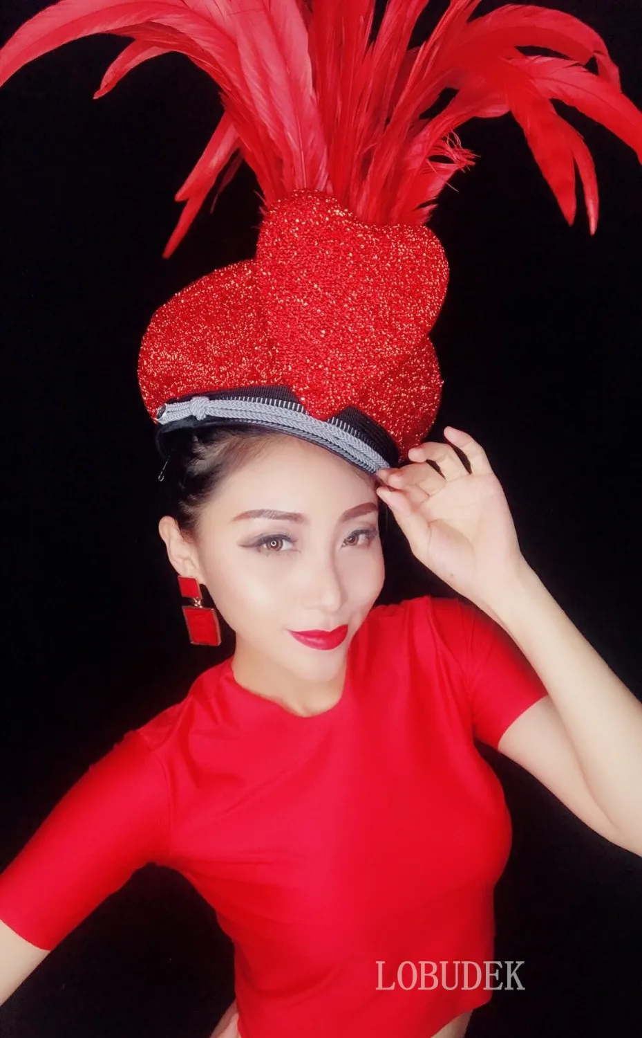 Bar Nightclub Female Dance Team Jazz Dance Outfit Red 3 Pieces Set Crystals Feathers Headgear Party Show Singer Stage Costume
Bar Nightclub Female Dance Team Jazz Dance Outfit Red 3 Pieces Set Crystals Feathers Headgear Party Show Singer Stage Costume