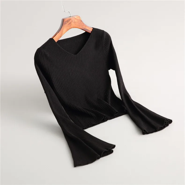 2020new Flare Sleeve Sweater Women Fashion V Neck Bell Sleeve Knit Pullover Jumper Top Female Brand Solid Color Knitted Sweater
2020new Flare Sleeve Sweater Women Fashion V Neck Bell Sleeve Knit Pullover Jumper Top Female Brand Solid Color Knitted Sweater