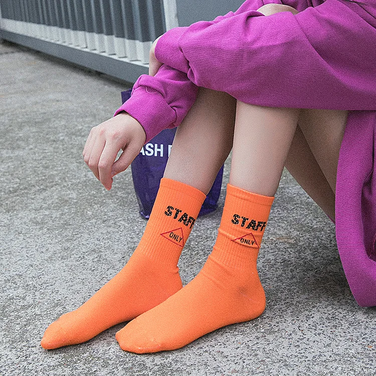 1 Pair/lot 2018 New Solid Fashion Sock for Women Men Cotton Women Socks Autumn Winter Black Purple Letter Sock Meias
1 Pair/lot 2018 New Solid Fashion Sock for Women Men Cotton Women Socks Autumn Winter Black Purple Letter Sock Meias