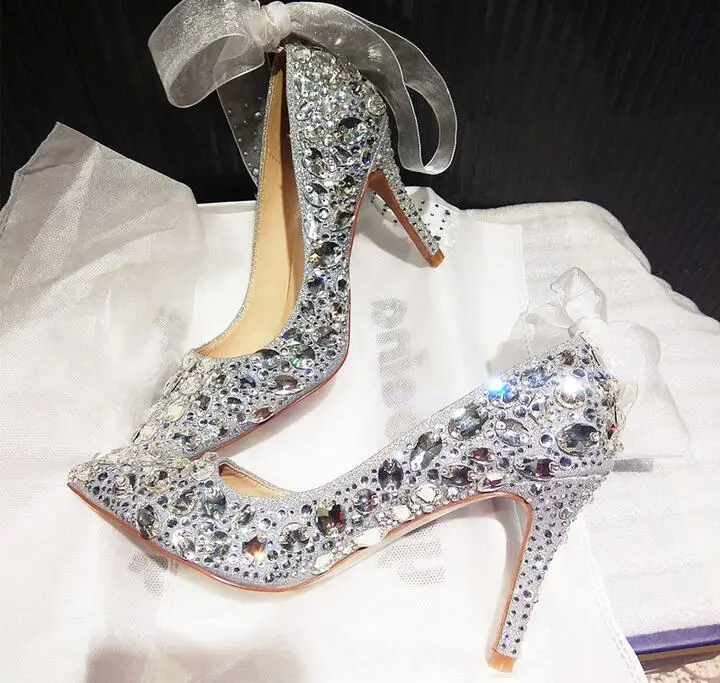 Luxury Shinny Crystal Pumps Women Shoes Back White Straps Pointed Toe Silver Wedding Dress Shoes Pointed Toe Rhinestone Shoes
Luxury Shinny Crystal Pumps Women Shoes Back White Straps Pointed Toe Silver Wedding Dress Shoes Pointed Toe Rhinestone Shoes