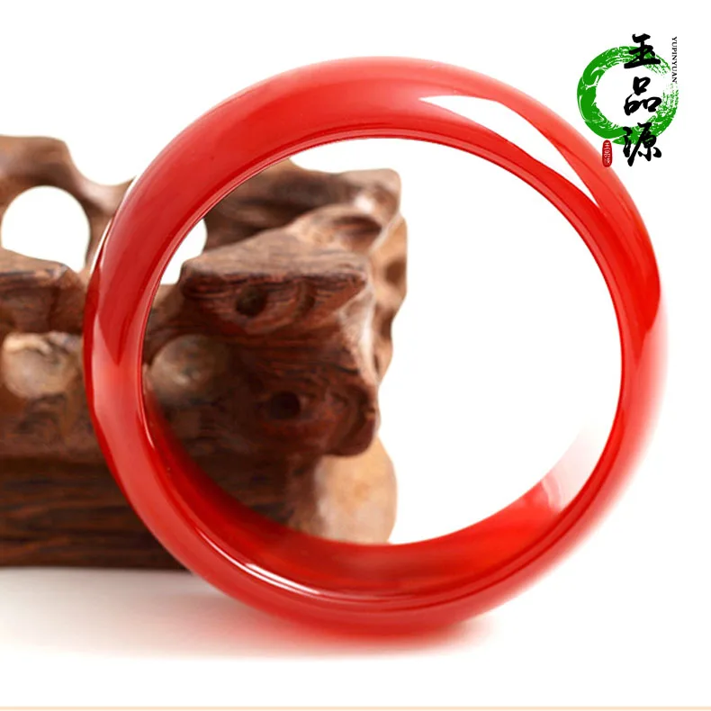 100% natural lady widened red agate bracelet, lady jade bracelet sent a friend to send a mother's certificate.
100% natural lady widened red agate bracelet, lady jade bracelet sent a friend to send a mother's certificate.