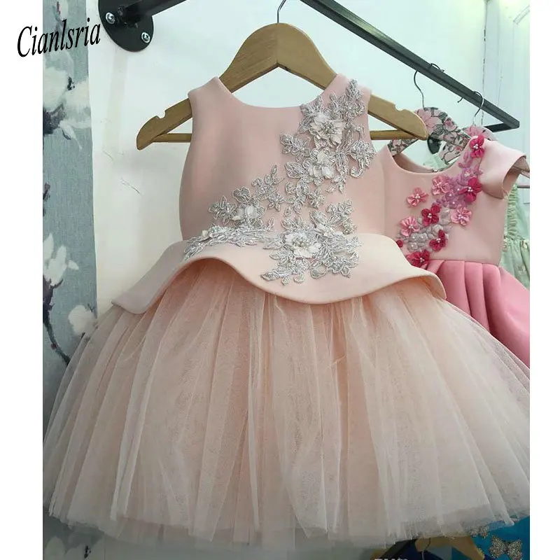 Peach Pink Ball Gown Flower Girls Dresses for Wedding O Neck Appliques Tiered Toddler Holy Communion Dress Long Kids Prom Gowns
Peach Pink Ball Gown Flower Girls Dresses for Wedding O Neck Appliques Tiered Toddler Holy Communion Dress Long Kids Prom Gowns