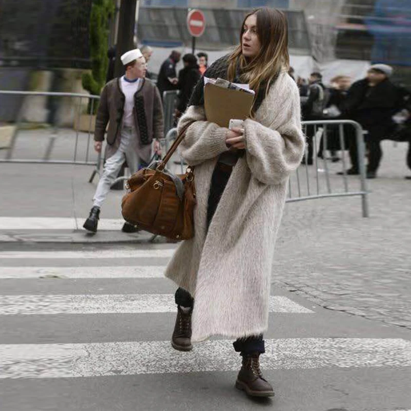 Women's Clothes for Autumn Faux Mink Velvet Cardigan Sweater Loose Bat Sleeve Long Coat Knitted Sweater Outwear Thickness Warm
Women's Clothes for Autumn Faux Mink Velvet Cardigan Sweater Loose Bat Sleeve Long Coat Knitted Sweater Outwear Thickness Warm