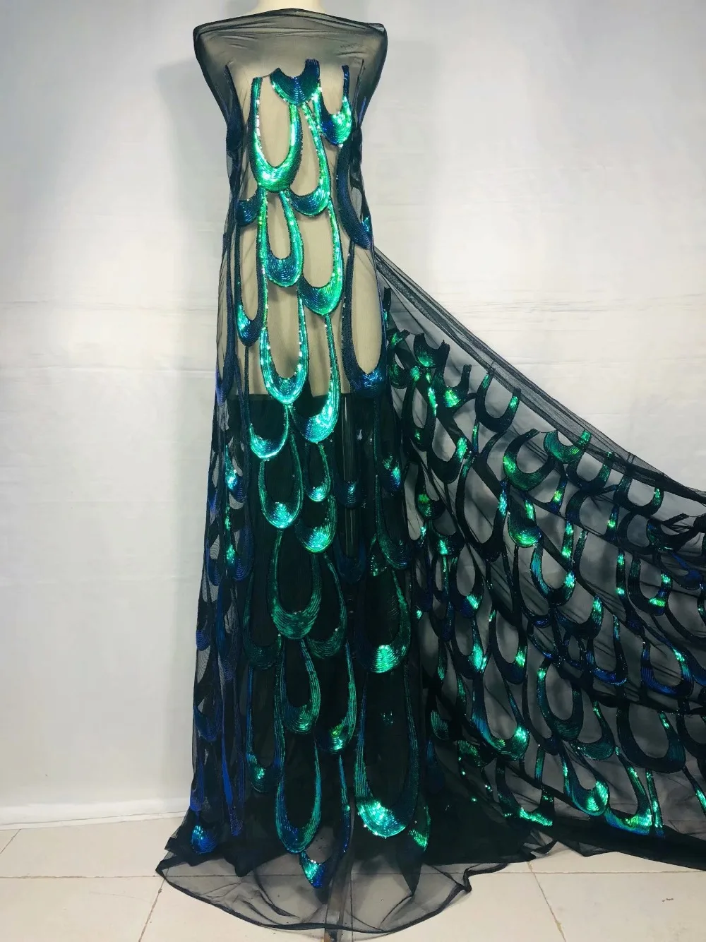 Embroidered lace fabric SU-J08101 with sequins beautiful Nigerian sequins lace fabric for party dress
Embroidered lace fabric SU-J08101 with sequins beautiful Nigerian sequins lace fabric for party dress