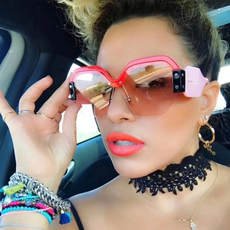 2018 New Fashion Oversize Square Women Sunglasses Luxury Brand Designer Glasses Men Women Semi-Rimless Sun Glasses UV400
2018 New Fashion Oversize Square Women Sunglasses Luxury Brand Designer Glasses Men Women Semi-Rimless Sun Glasses UV400