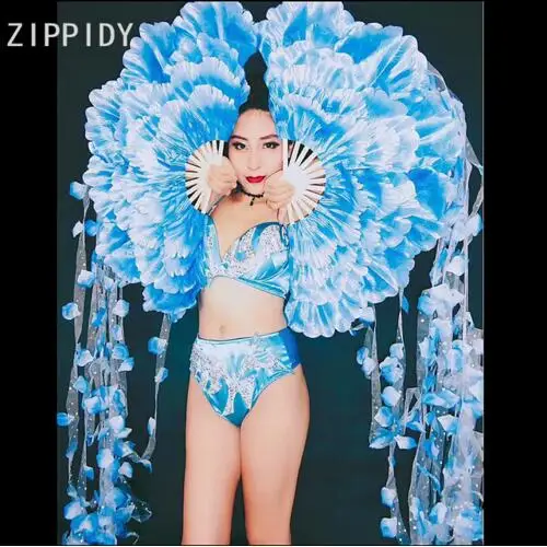 Fashion Summer Stones Bra Short Blue Leaves Big Fan Set Nightclub Female Singer Show Stage Costume Clothes Celebrate Cloth
Fashion Summer Stones Bra Short Blue Leaves Big Fan Set Nightclub Female Singer Show Stage Costume Clothes Celebrate Cloth