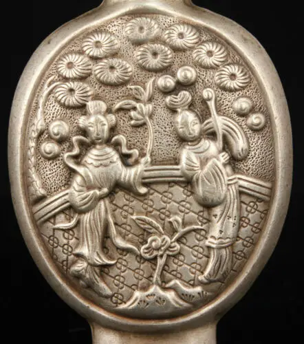 Collectible Old Handwork Relief Figures Tibetan Silver Copper Lid Snuff Bottle Home Ornaments Decoration