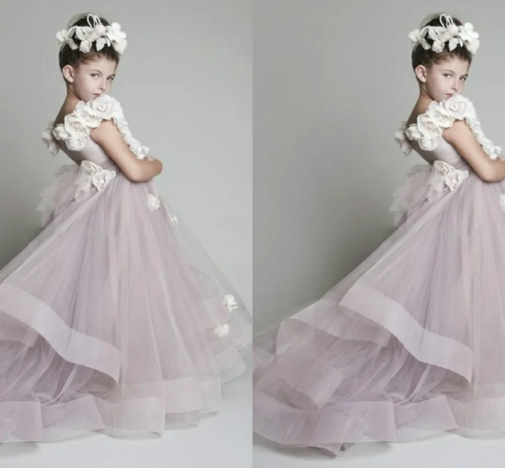 White/Ivory Sheer Neck Appliques Lace Open Back Chic New Long Flower Girl Dress for Wedding 2020
White/Ivory Sheer Neck Appliques Lace Open Back Chic New Long Flower Girl Dress for Wedding 2020