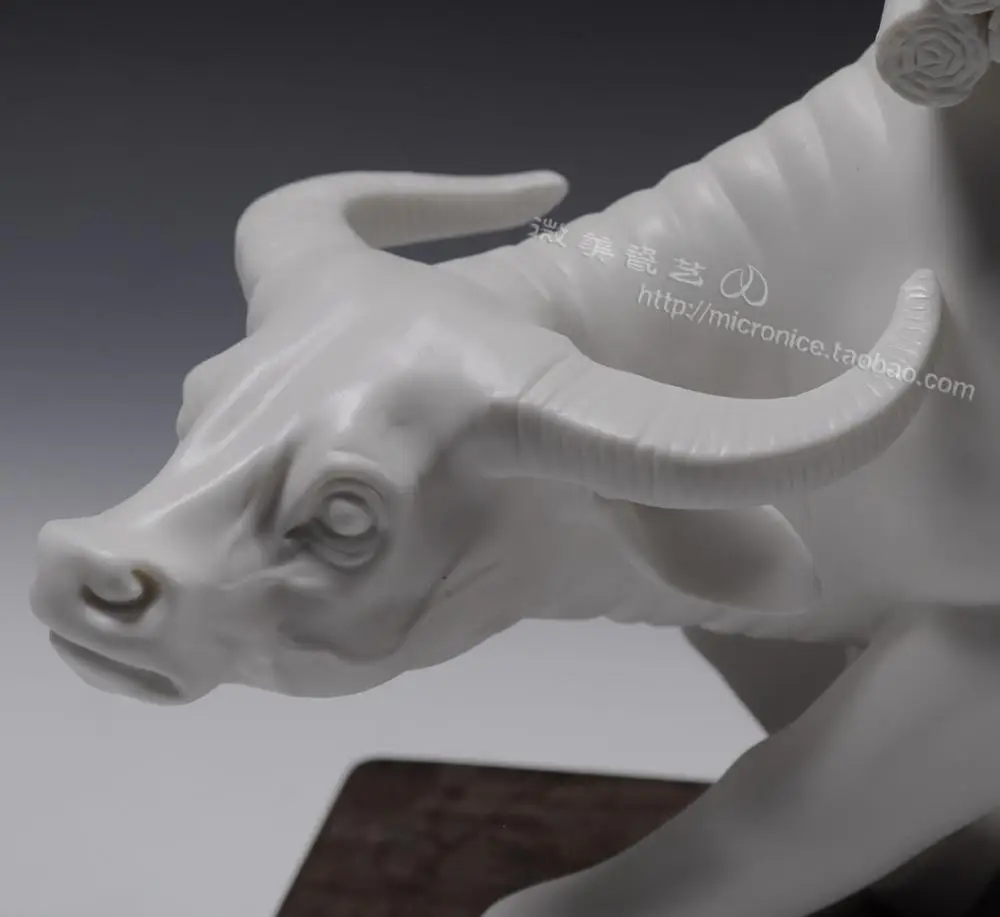 Collection of 15 inch ziqidonglai Lao Tzu ornaments Lao Tzu exit Dehua white porcelain ceramic crafts art 
Collection of 15 inch ziqidonglai Lao Tzu ornaments Lao Tzu exit Dehua white porcelain ceramic crafts art