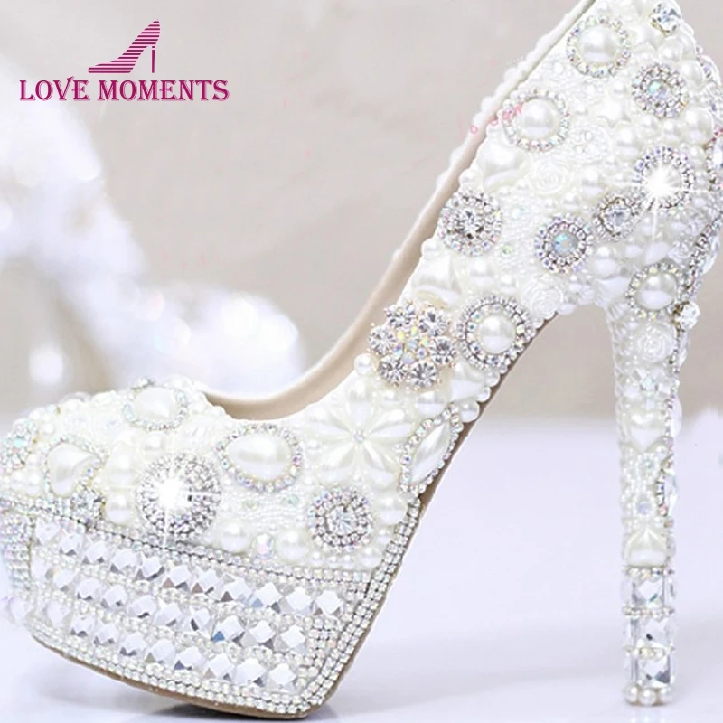 Фото Роскошные свадебные туфли с белым жемчугом и кристаллами лодочки закрытым