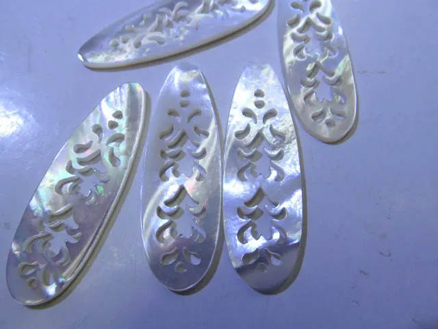 top quality 6pcs 40charm12mm Genuine MOP Shell ,Pearl Shell teadrop drop pear Pink balck white filigree Carved Jewelry pendant
top quality 6pcs 40charm12mm Genuine MOP Shell ,Pearl Shell teadrop drop pear Pink balck white filigree Carved Jewelry pendant