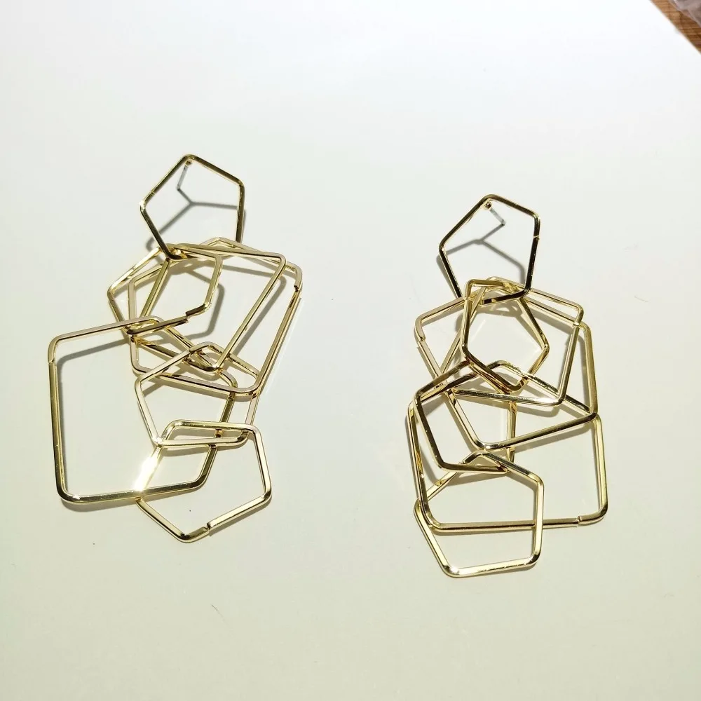 Rongho Design Multi Polygon Metal Geometric stud earrings for women Punk jewelry gold earrings pendant Vintage metal earrings
Rongho Design Multi Polygon Metal Geometric stud earrings for women Punk jewelry gold earrings pendant Vintage metal earrings
