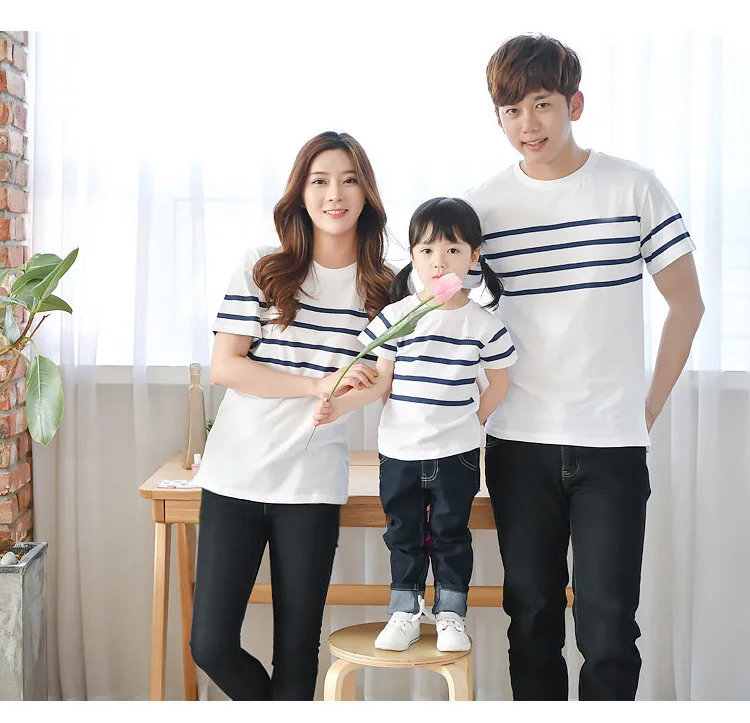 New casual parent-child wear a family of three cotton striped short-sleeved T-shirt cotton thin section comfortable family
New casual parent-child wear a family of three cotton striped short-sleeved T-shirt cotton thin section comfortable family