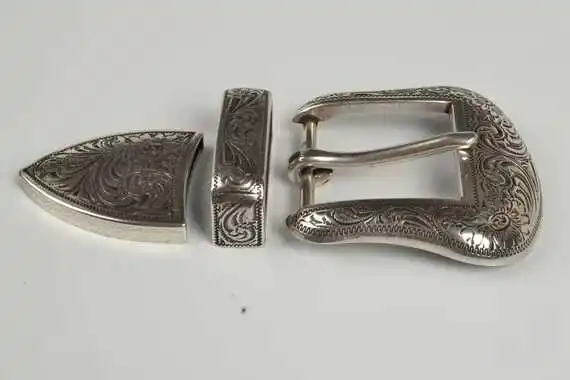 free shipping silver plated metal men DIY design belt buckle 3pcs parts/set fashion unique leather craft accessories
free shipping silver plated metal men DIY design belt buckle 3pcs parts/set fashion unique leather craft accessories