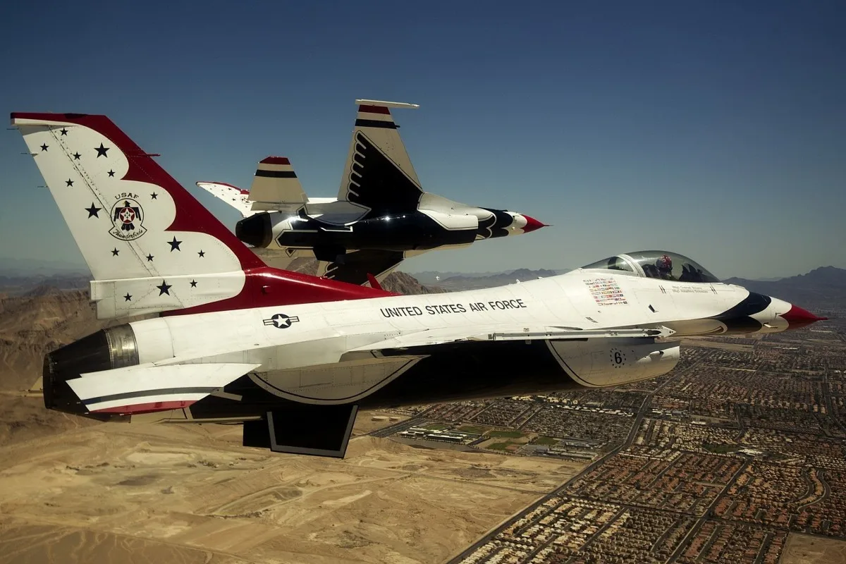 Falcon Fighter Jet Thunderbirds PQX017 canvas тканевый постер с рисунком на заказ (доступная рамка), Настенный декор, декор для комнаты, украшение для дома
Falcon Fighter Jet Thunderbirds PQX017 canvas тканевый постер с рисунком на заказ (доступная рамка), Настенный декор, декор для комнаты, украшение для дома