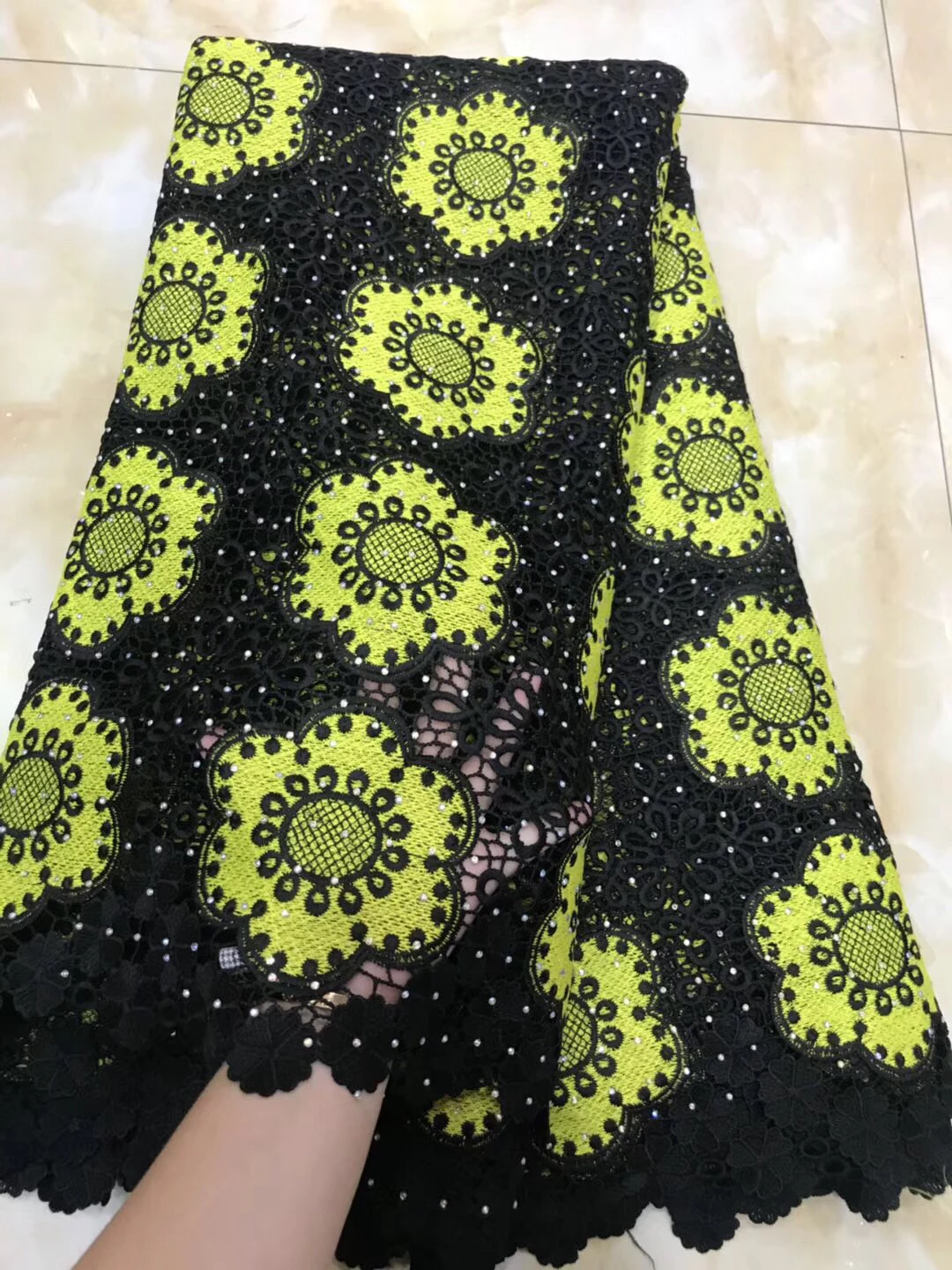 Wholesale Embroidery Guipure Cord Lace Fabric High Quality African Lace Fabric 2018 Latest Water soluble Stones For Party KYY902
Wholesale Embroidery Guipure Cord Lace Fabric High Quality African Lace Fabric 2018 Latest Water soluble Stones For Party KYY902