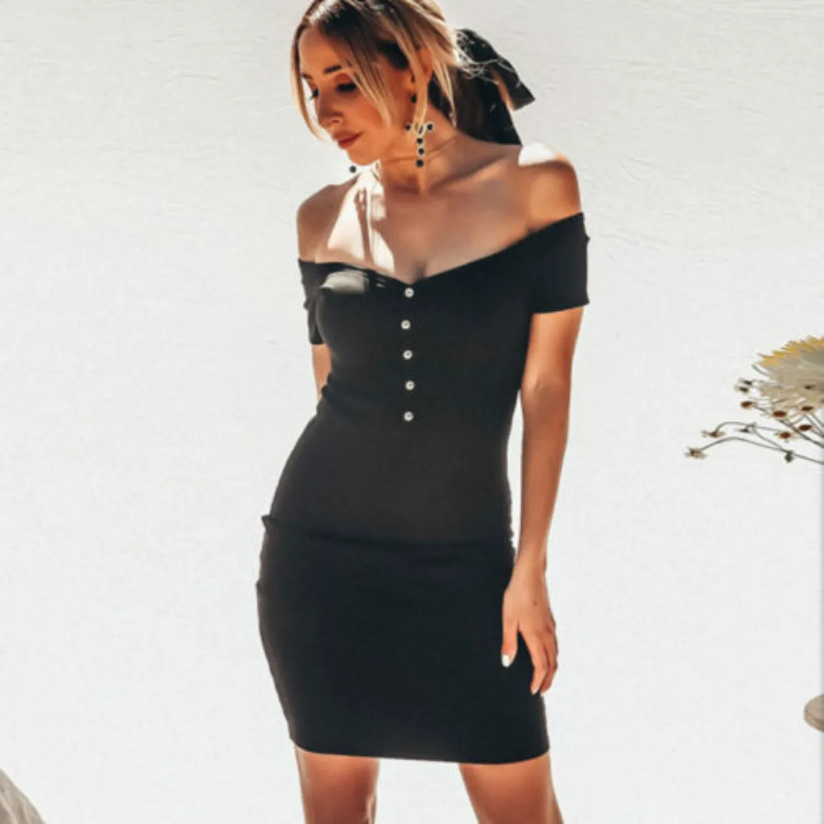 Dress Sexy Women Summer Casual Bandage Bodycon 2018 Off Shoulder Button Solid Short Mini Dress
Dress Sexy Women Summer Casual Bandage Bodycon 2018 Off Shoulder Button Solid Short Mini Dress