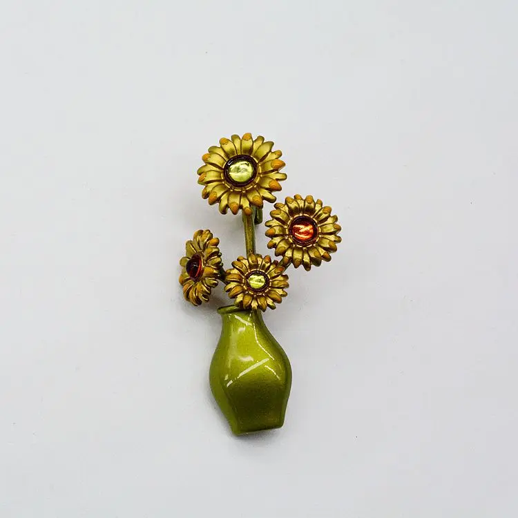 Hot Sale Antiques Van Gogh Sunflower Green Lacquer Vase Retro Brooch Pin Flower Corasage Jewelry For Women
Hot Sale Antiques Van Gogh Sunflower Green Lacquer Vase Retro Brooch Pin Flower Corasage Jewelry For Women