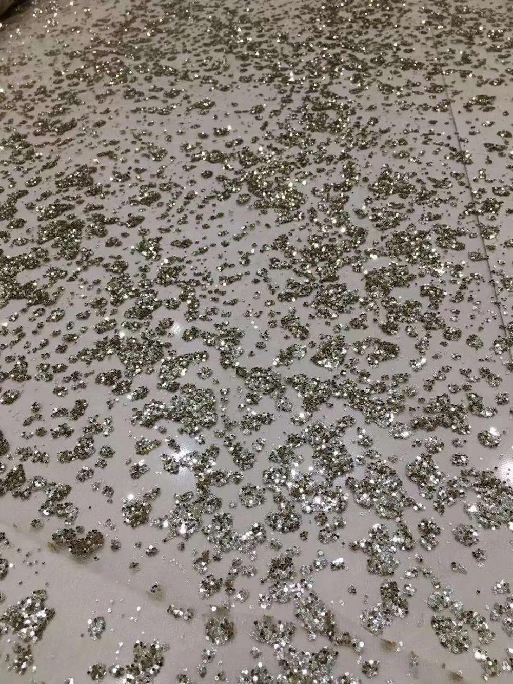 5 ярдов золотой ручной печати Блестящий африканский тюль сетка кружева с блестками
5 ярдов золотой ручной печати Блестящий африканский тюль сетка кружева с блестками