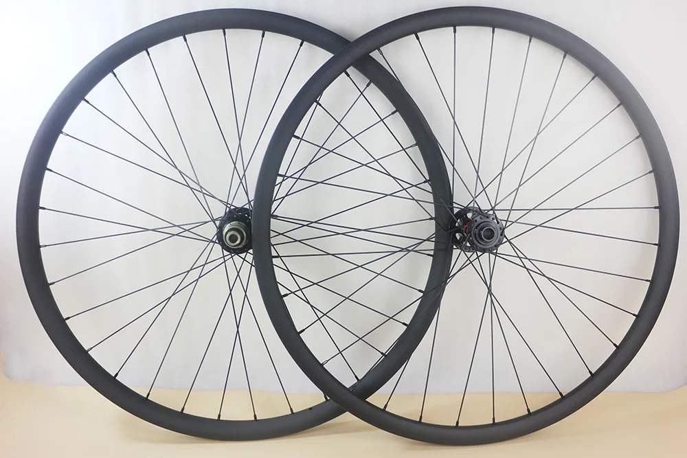 Super light 29er 28mm BOOST carbon wheelset 28x25mm front 15x110mm rear 12x148mm TA 32 holes offset MTB XC mountain bike wheels
Super light 29er 28mm BOOST carbon wheelset 28x25mm front 15x110mm rear 12x148mm TA 32 holes offset MTB XC mountain bike wheels
